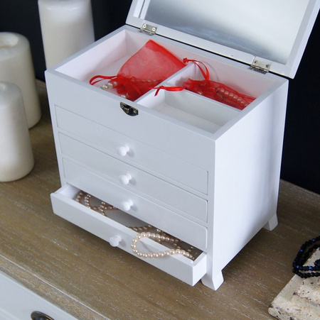 Komódka , szkatułka na kosmetyki i bizuterie.