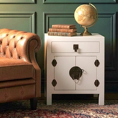 Komoda, stolik nocny, metalowe okucia, styl azjatycki, biały.