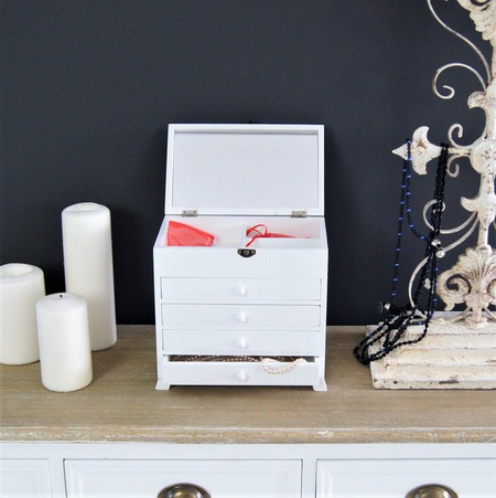 Komódka , szkatułka na kosmetyki i bizuterie.