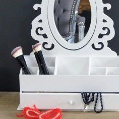  Toaletka z serii Romantic, przegrody, lustro, matowa biel.