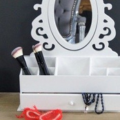  Toaletka z serii Romantic, przegrody, lustro, matowa biel.